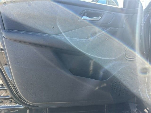 Used 2024 Nissan Rogue SV image 18