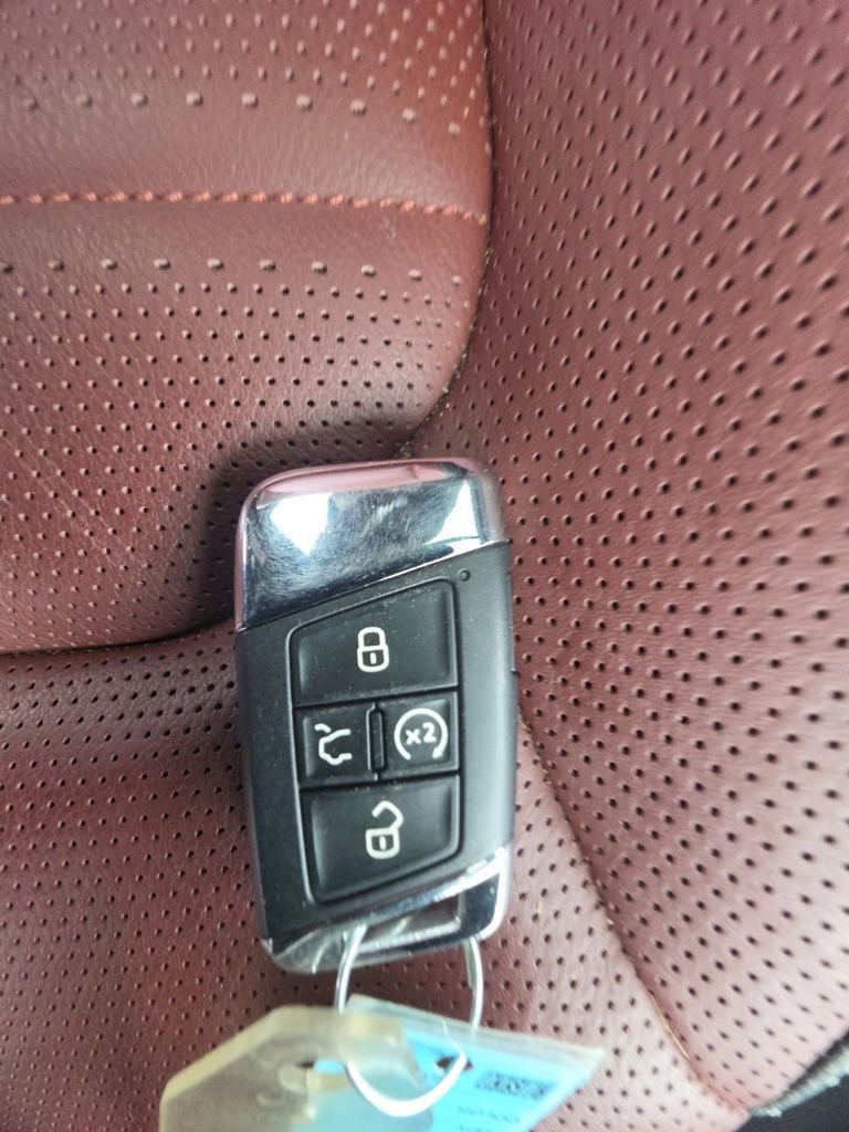 Used 2023 Volkswagen Atlas Cross Sport SEL Premium R-Line AWD/4WD image 30