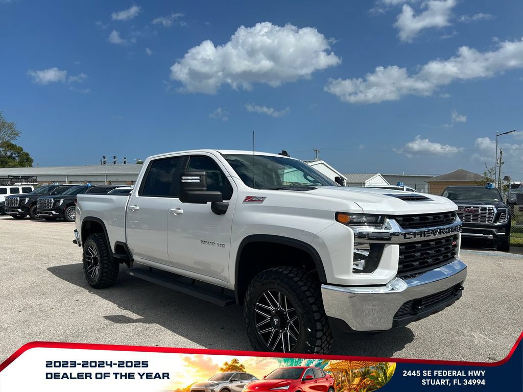Used 2022 Chevrolet Silverado 2500 LT AWD/4WD image 2