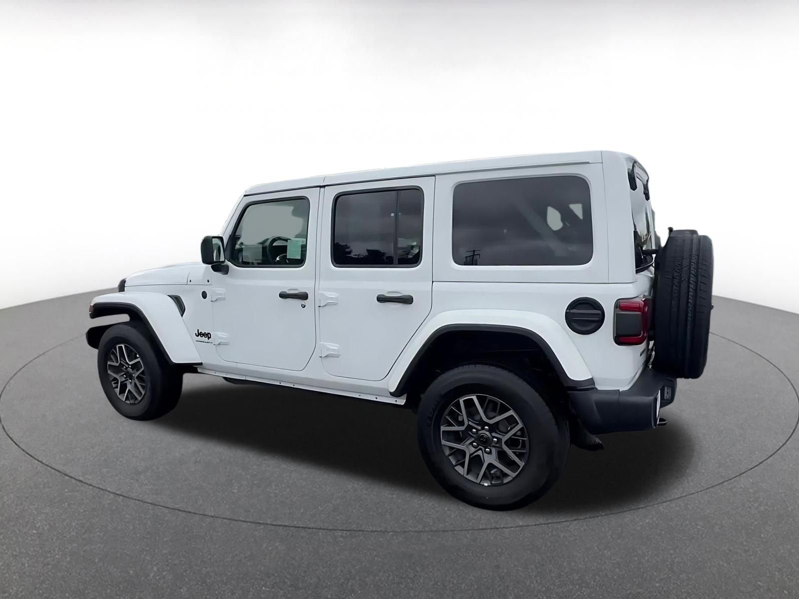 Used 2025 Jeep Wrangler Unlimited Sahara AWD/4WD image 10