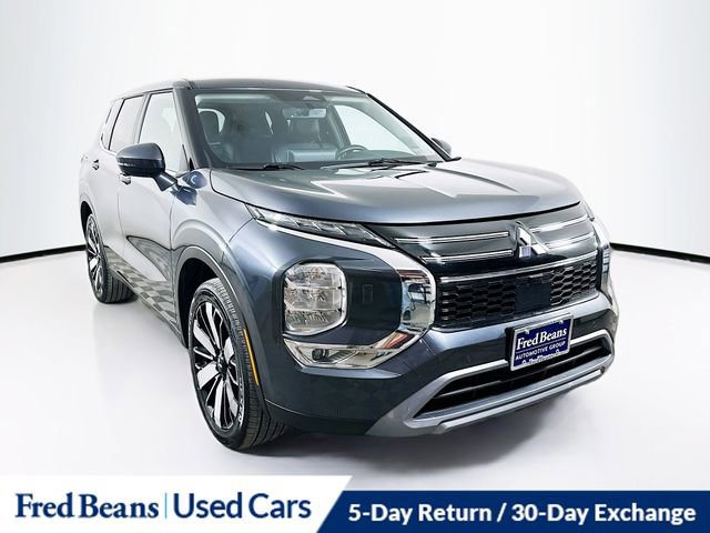 Used 2025 Mitsubishi Outlander SE image 1