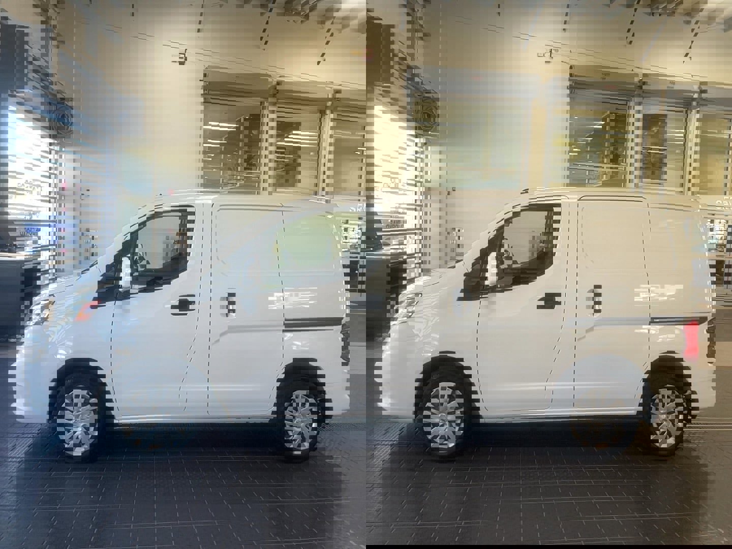 Used 2020 Nissan NV200 SV w/ Back Door Glass Package image 4