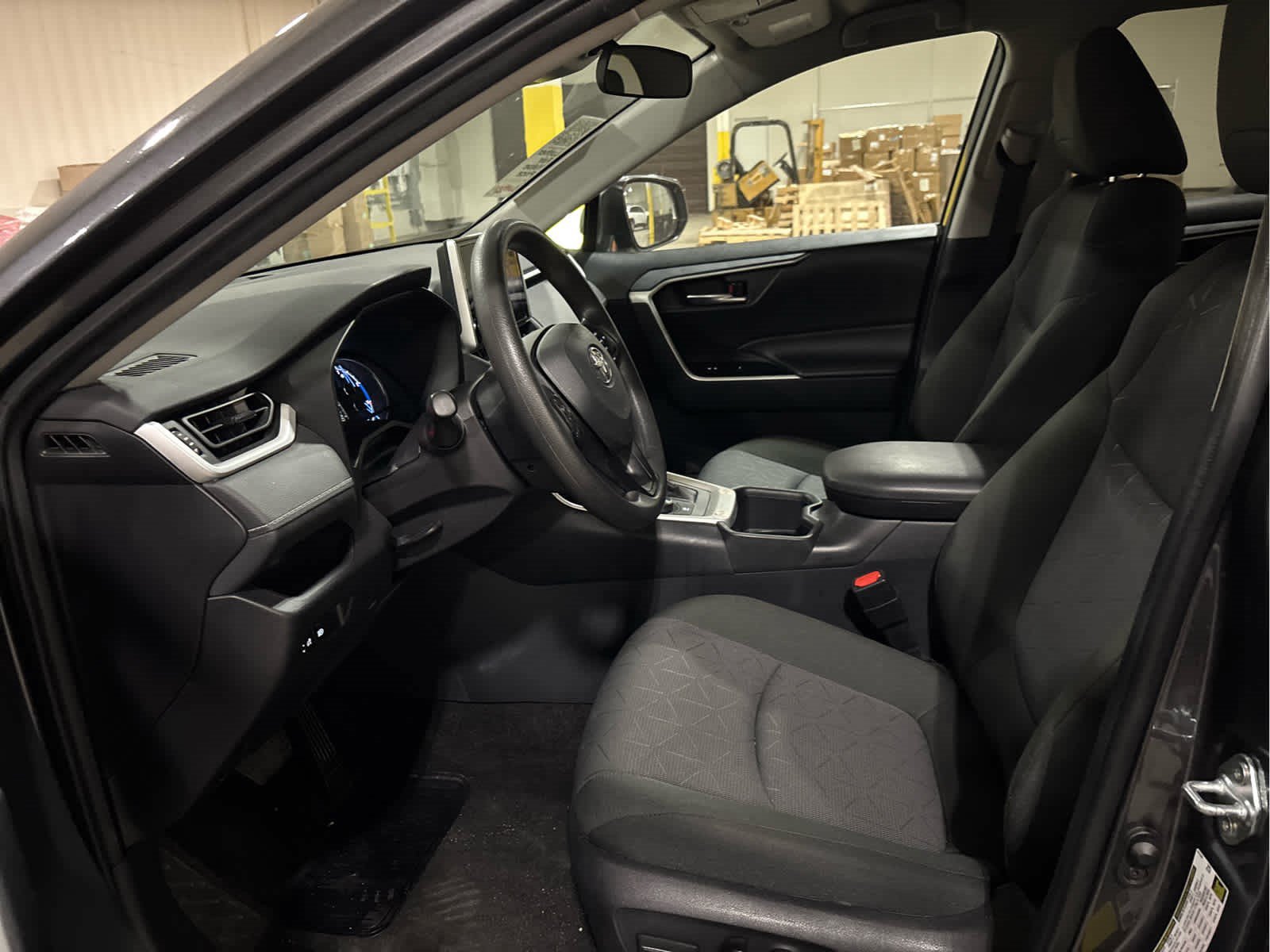 Used 2025 Toyota RAV4 XLE AWD/4WD image 9
