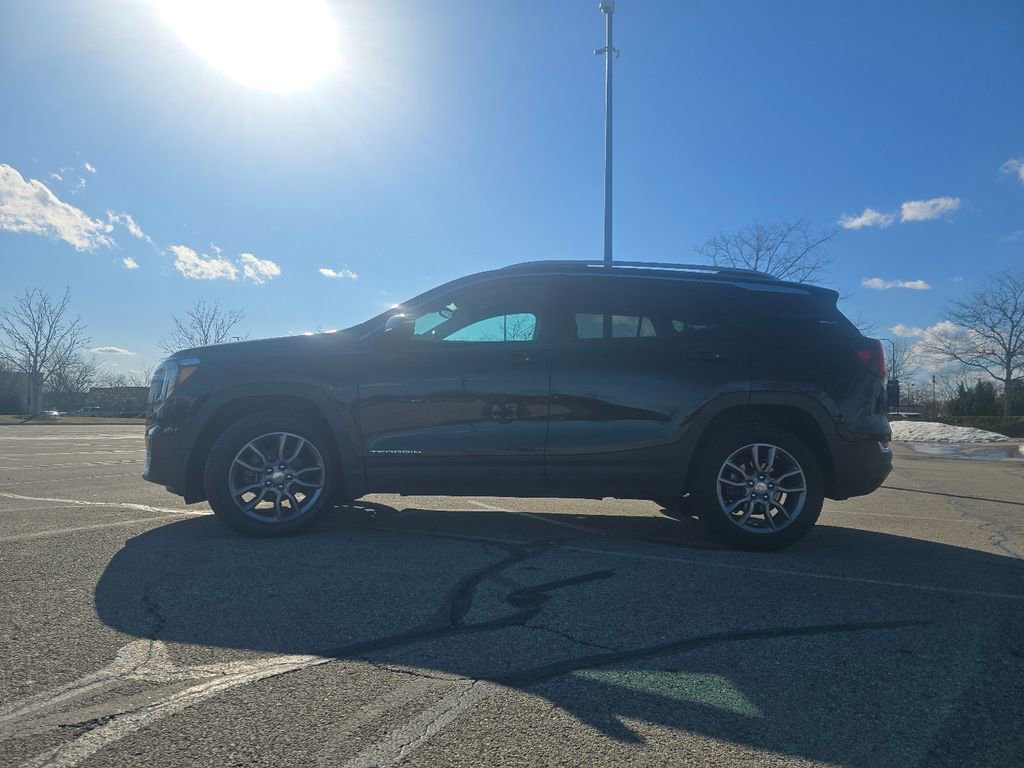 Used 2023 GMC Terrain SLT image 12