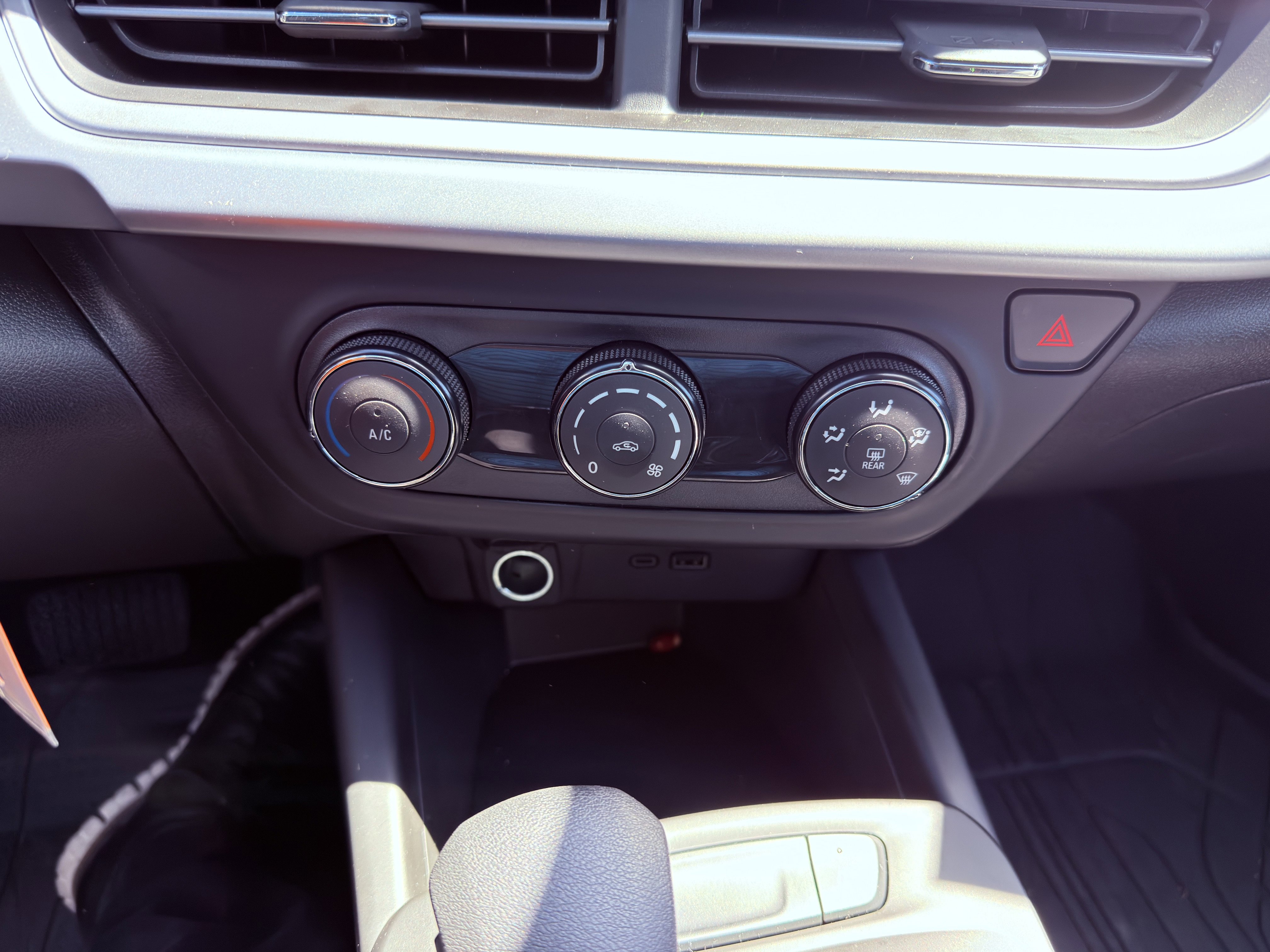 Used 2025 Chevrolet Trax LS FWD image 28