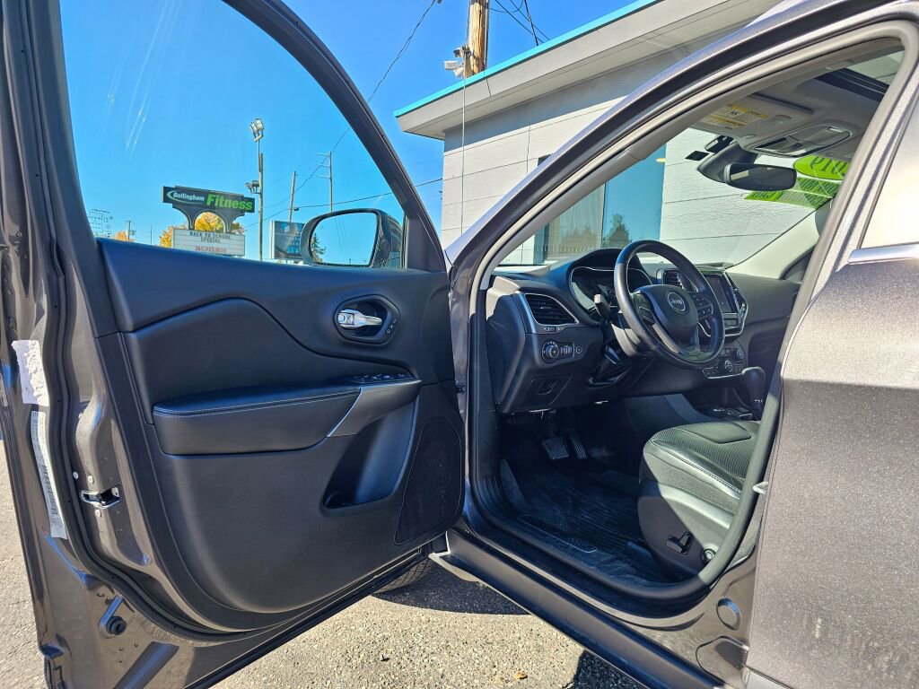 Used 2019 Jeep Cherokee Limited w/ Luxury Group image 24