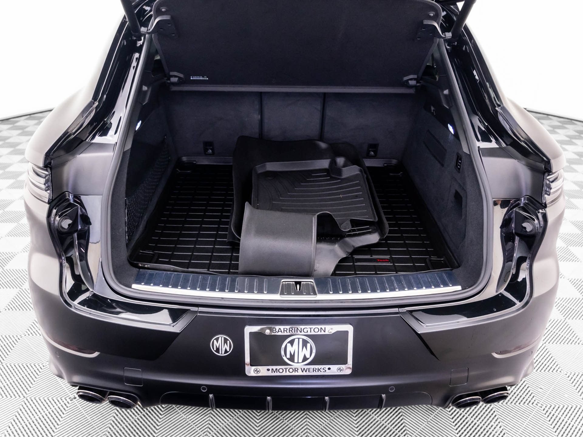 Certified 2025 Porsche Cayenne GTS AWD/4WD image 34