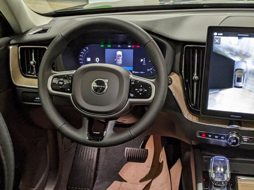 New 2026 Volvo XC60 B5 Plus w/ Protection Package Premier AWD/4WD image 14