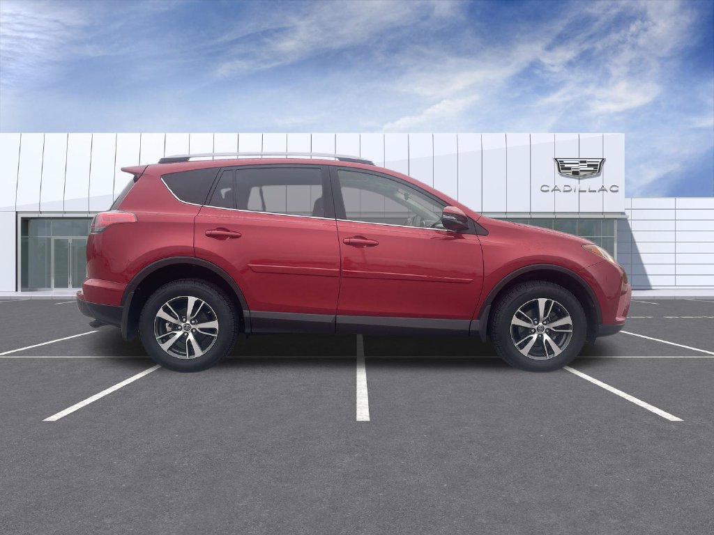 Used 2017 Toyota RAV4 XLE AWD/4WD image 9