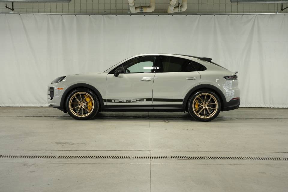 New 2026 Porsche Cayenne Turbo GT image 2