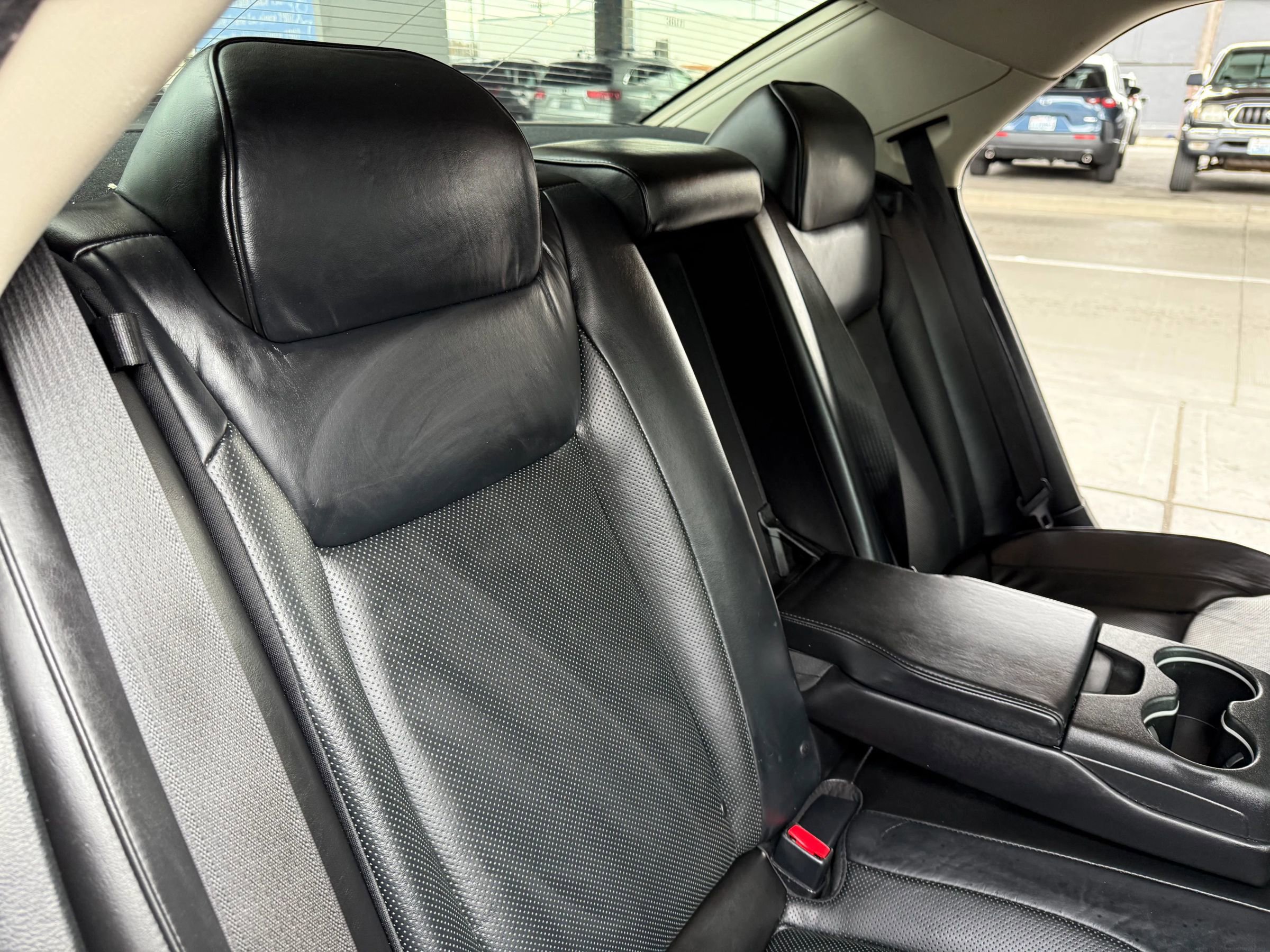 Used 2017 Chrysler 300 C image 20
