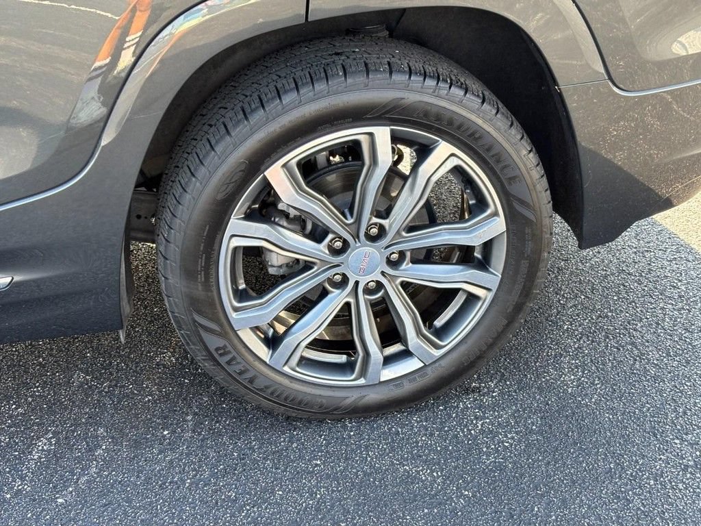 Used 2020 GMC Terrain Denali w/ Denali Premium Package FWD image 9