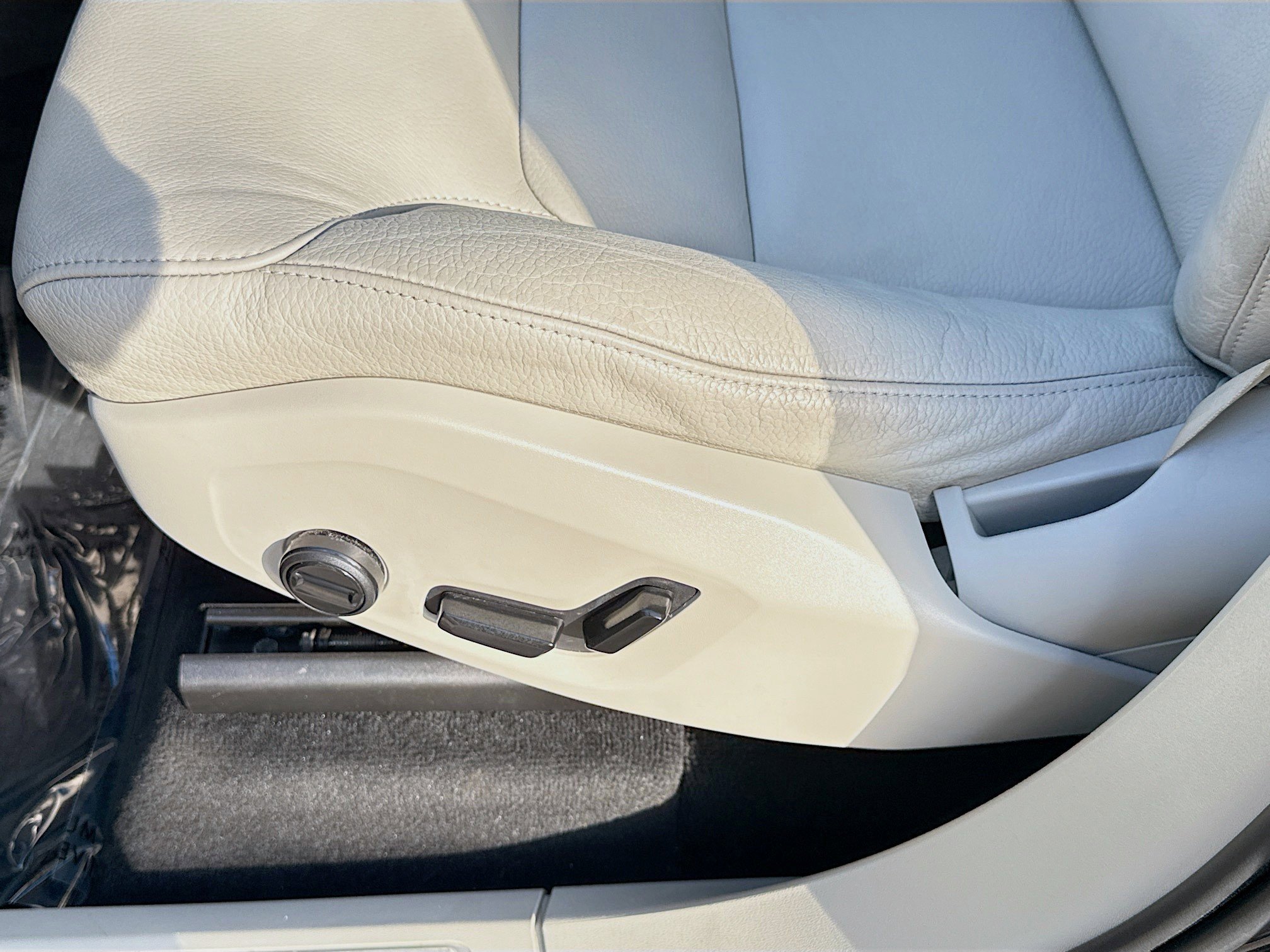 Used 2021 Volvo XC90 T6 Momentum w/ Advanced Package image 18