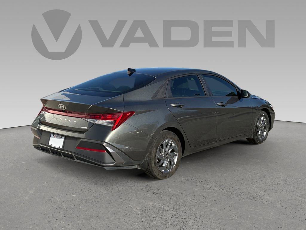 Used 2024 Hyundai Elantra Blue image 18