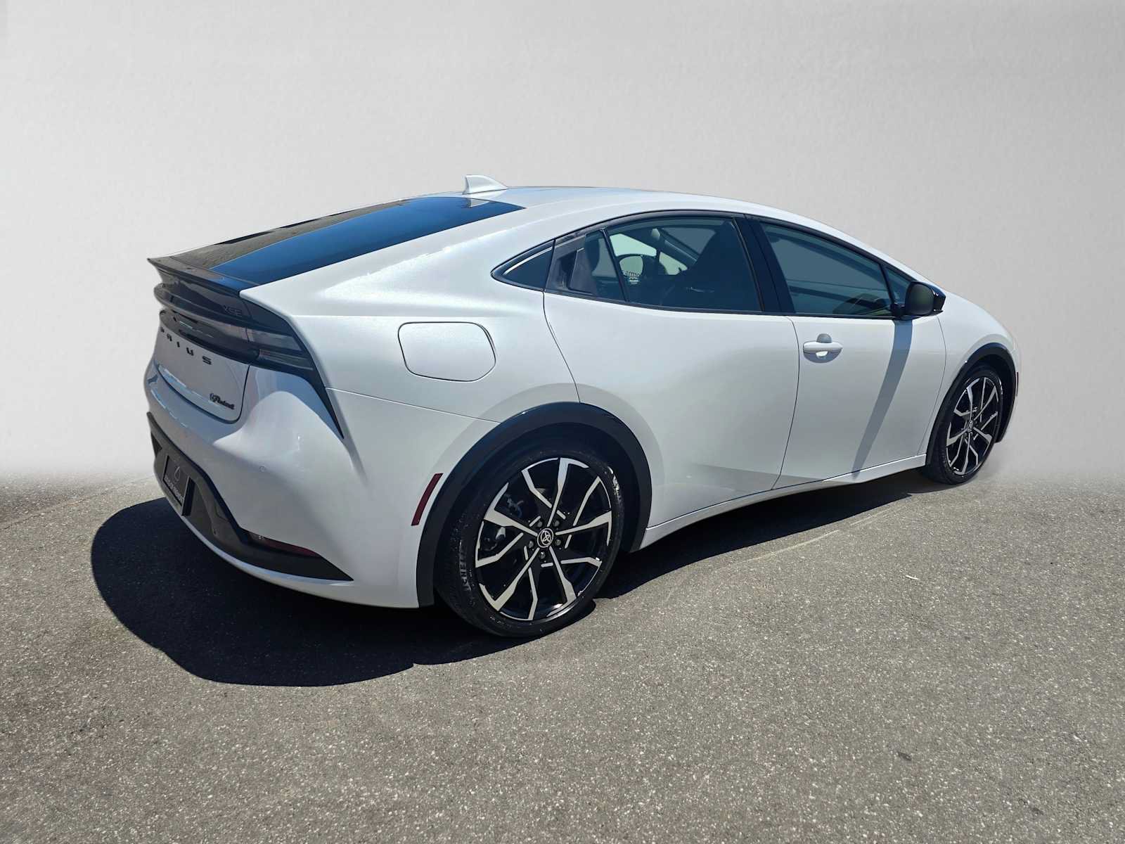 Used 2023 Toyota Prius Prime FWD image 3