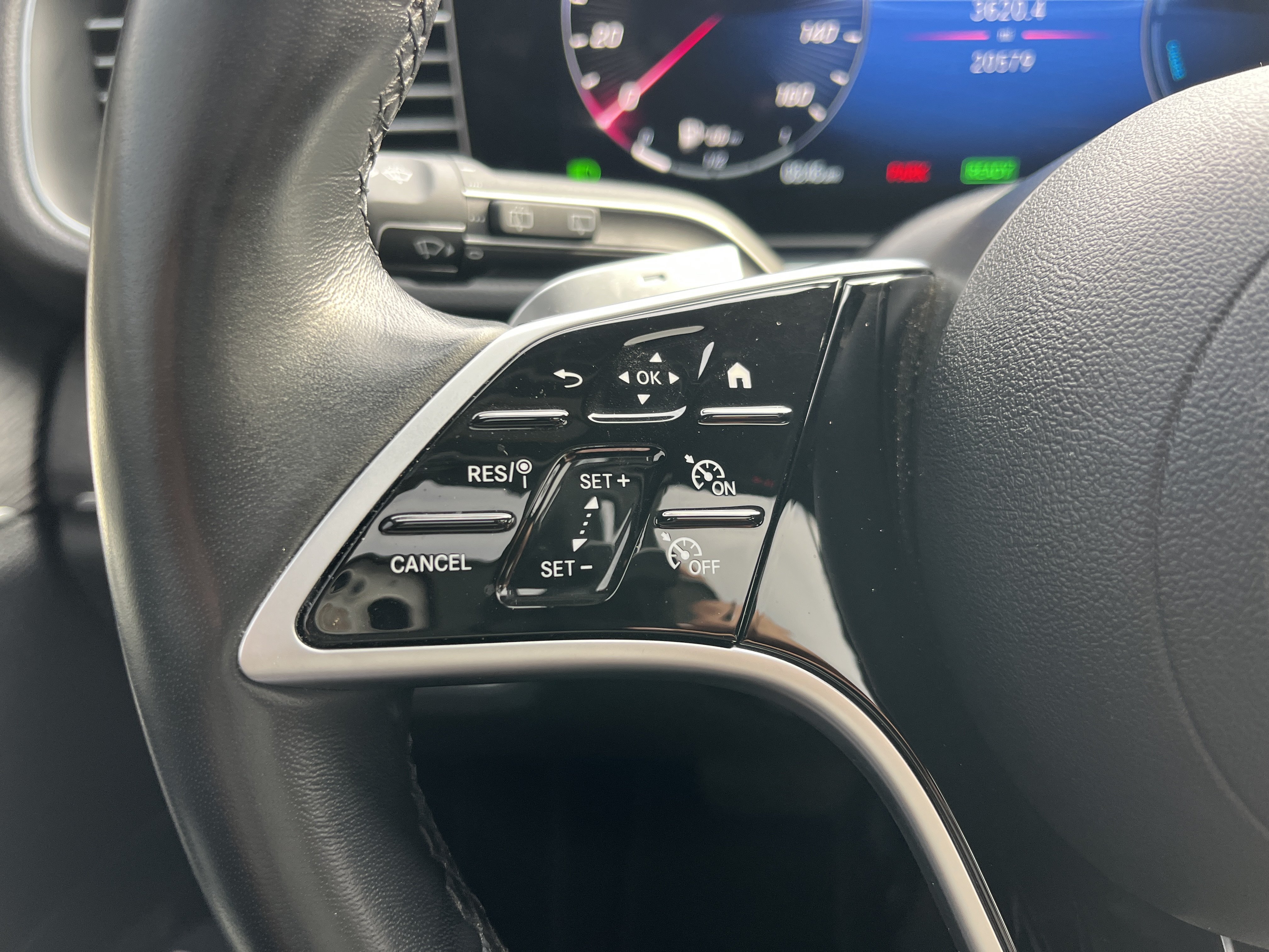 Certified 2025 Mercedes-Benz GLE 450e 4MATIC image 25