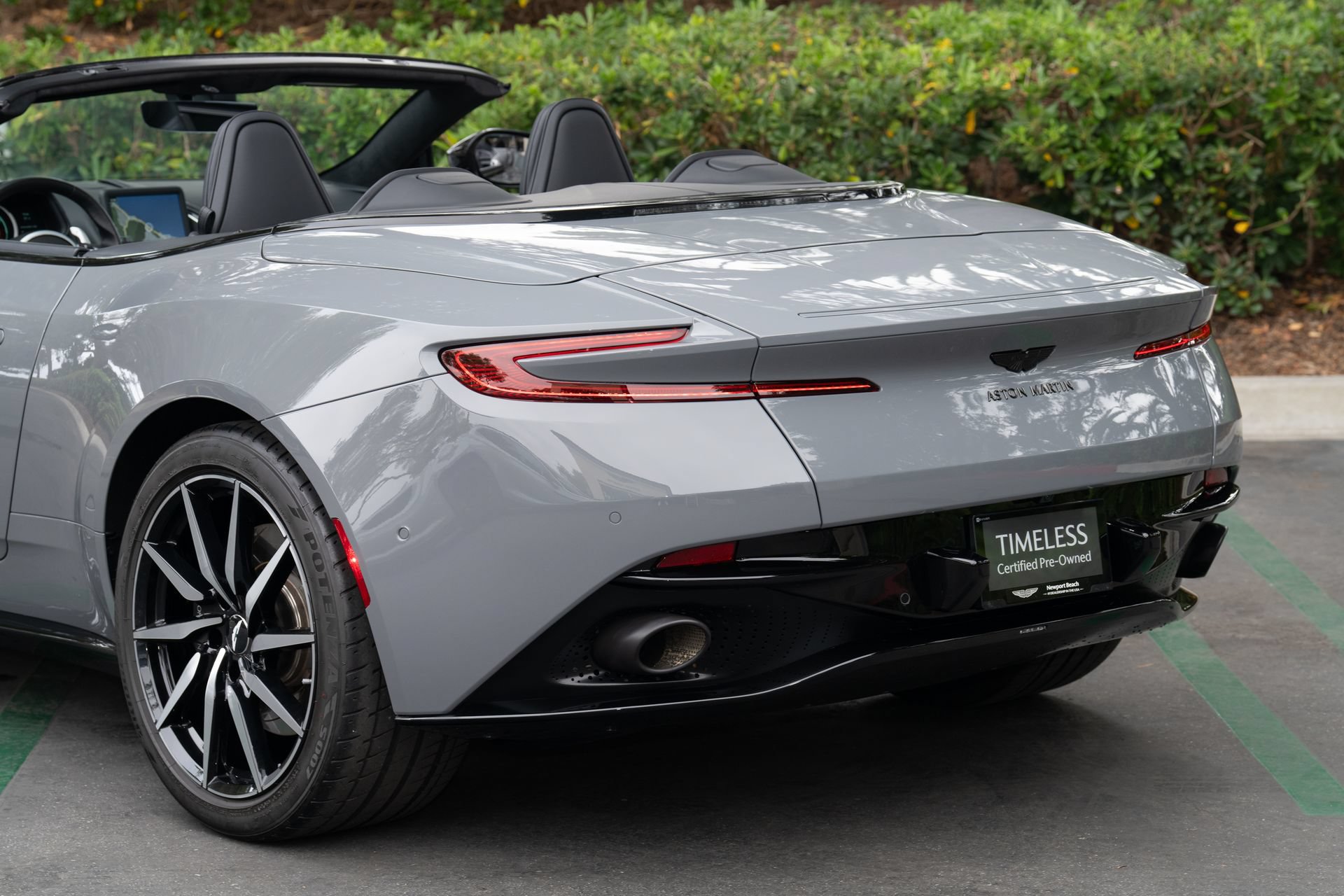 Used 2022 Aston Martin DB11 Volante RWD image 26
