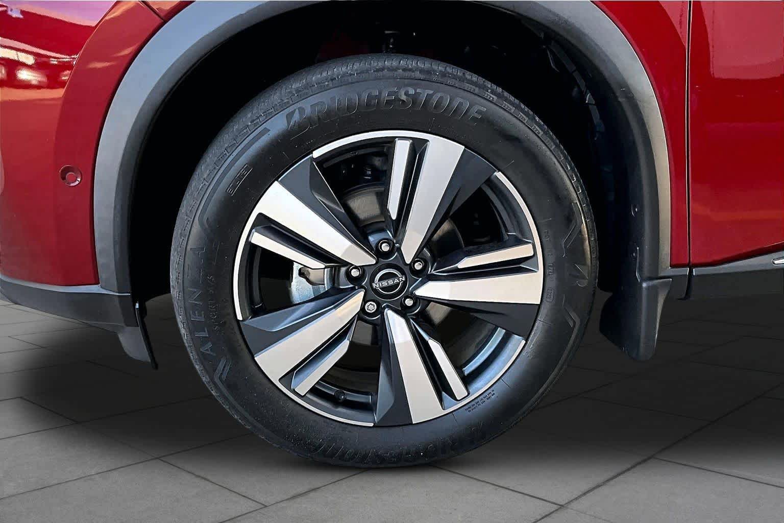 Used 2023 Nissan Rogue SL w/ SL Premium Package FWD image 11