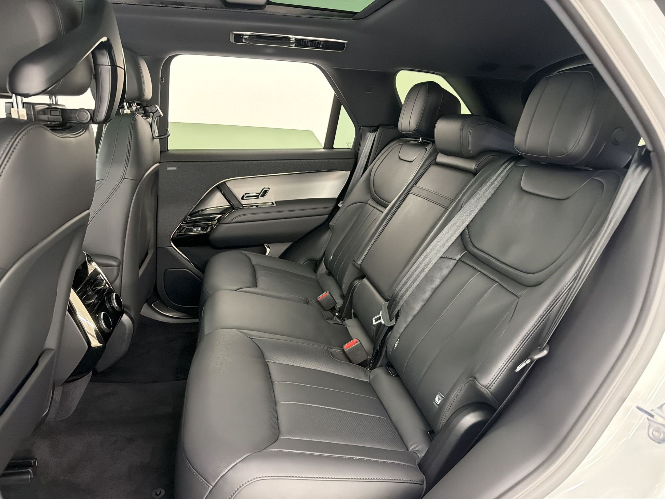 New 2026 Land Rover Range Rover Sport SE AWD/4WD image 21
