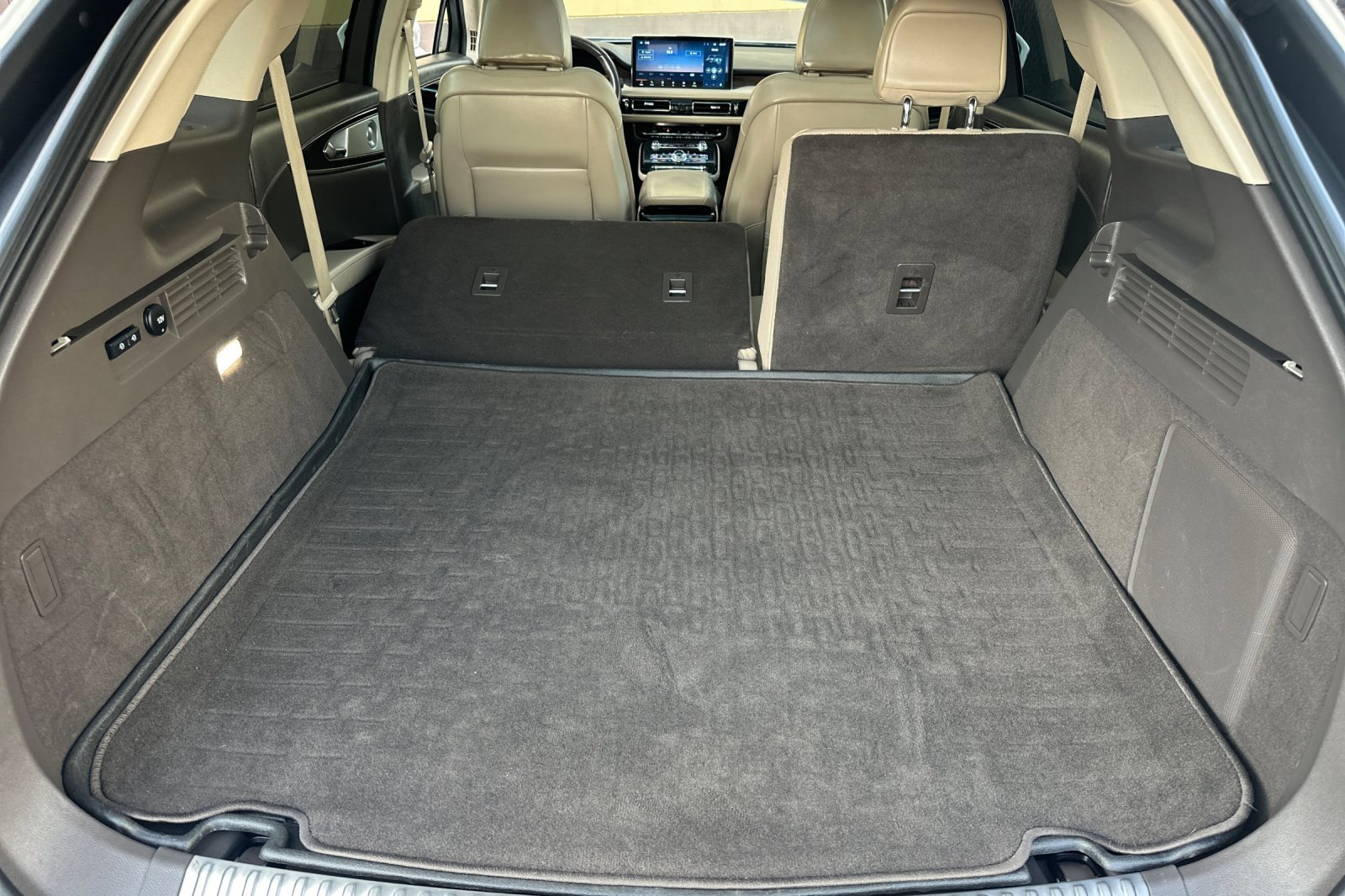 Used 2022 Lincoln Nautilus Reserve w/ Equipment Group 202A image 14