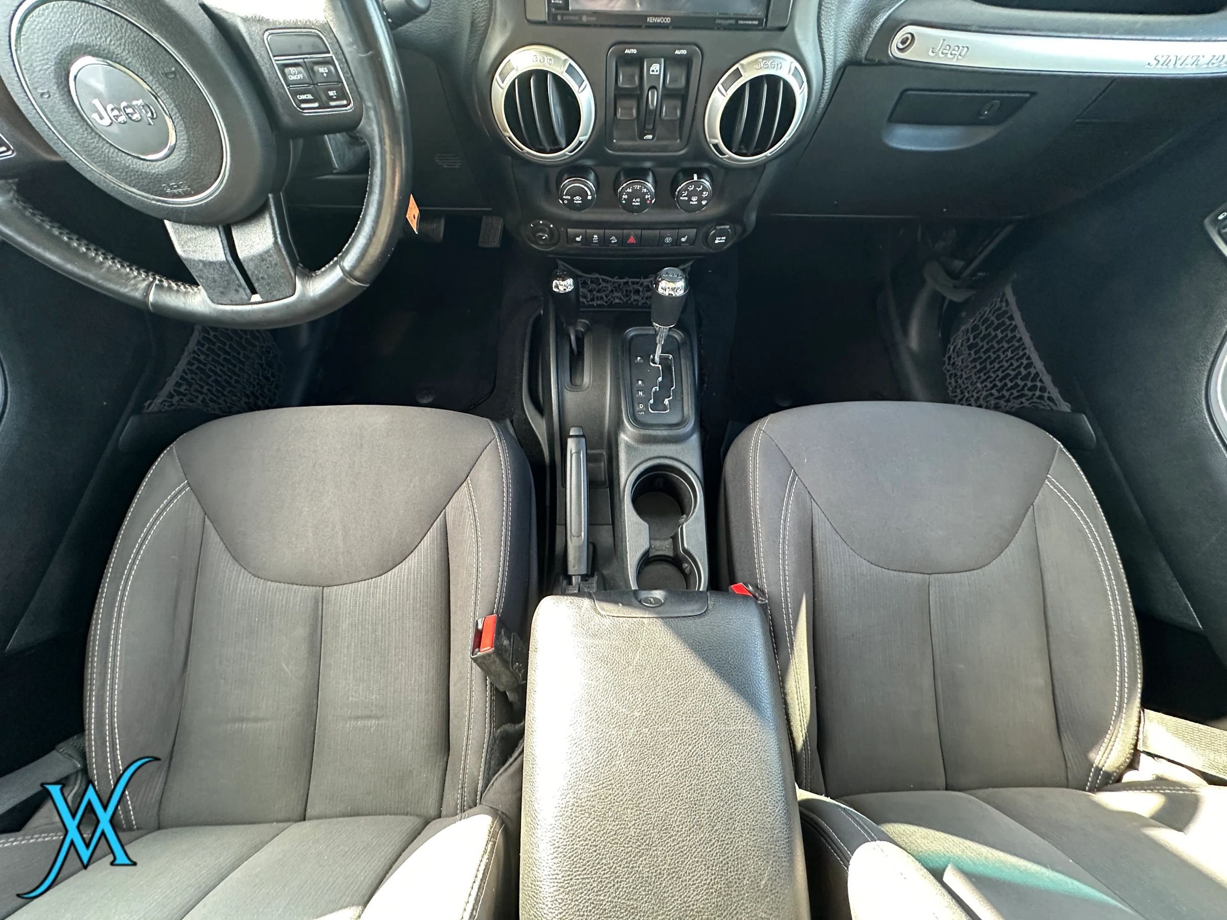 Used 2018 Jeep Wrangler Unlimited Sahara w/ Connectivity Group AWD/4WD image 35