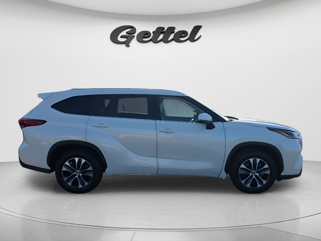 Used 2021 Toyota Highlander XLE FWD image 4