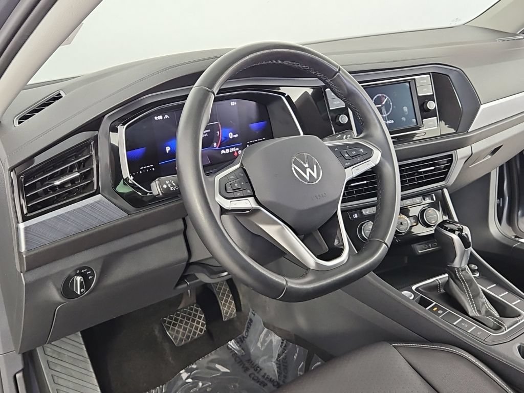 Used 2023 Volkswagen Jetta SE w/ Panoramic Sunroof Package FWD image 30