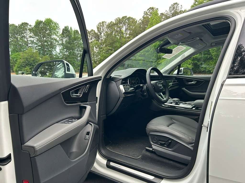 Used 2025 Audi Q7 2.0T Premium Plus w/ Premium Plus Package AWD/4WD image 5