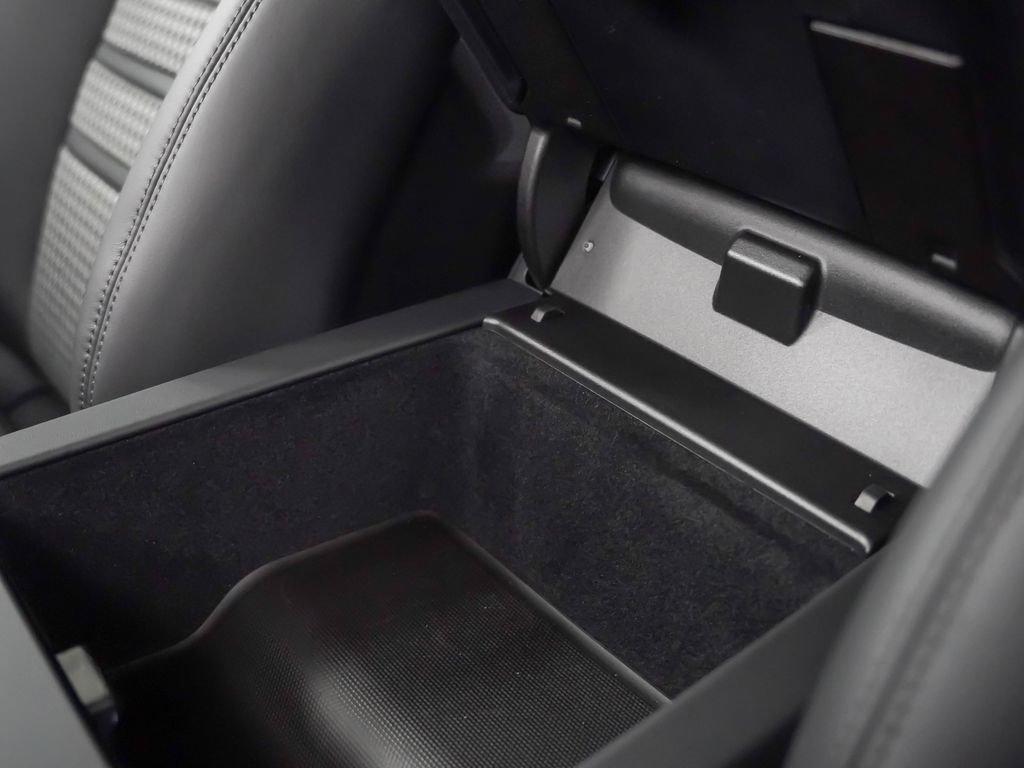 Certified 2025 Porsche Cayenne GTS image 31