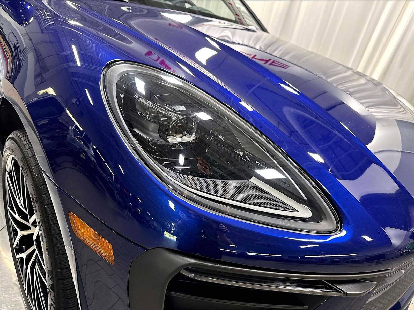 Used 2026 Porsche Macan AWD/4WD image 14