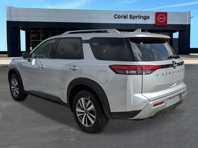 New 2025 Nissan Pathfinder SL image 3