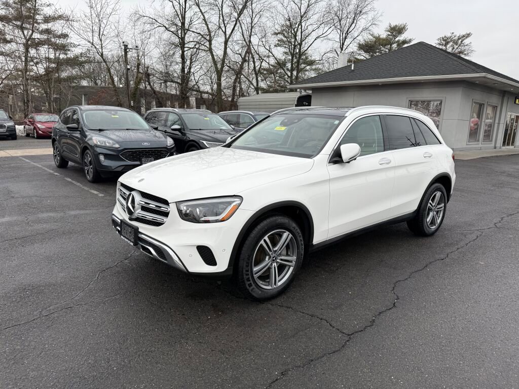 Used 2021 Mercedes-Benz GLC 300 4MATIC image 3