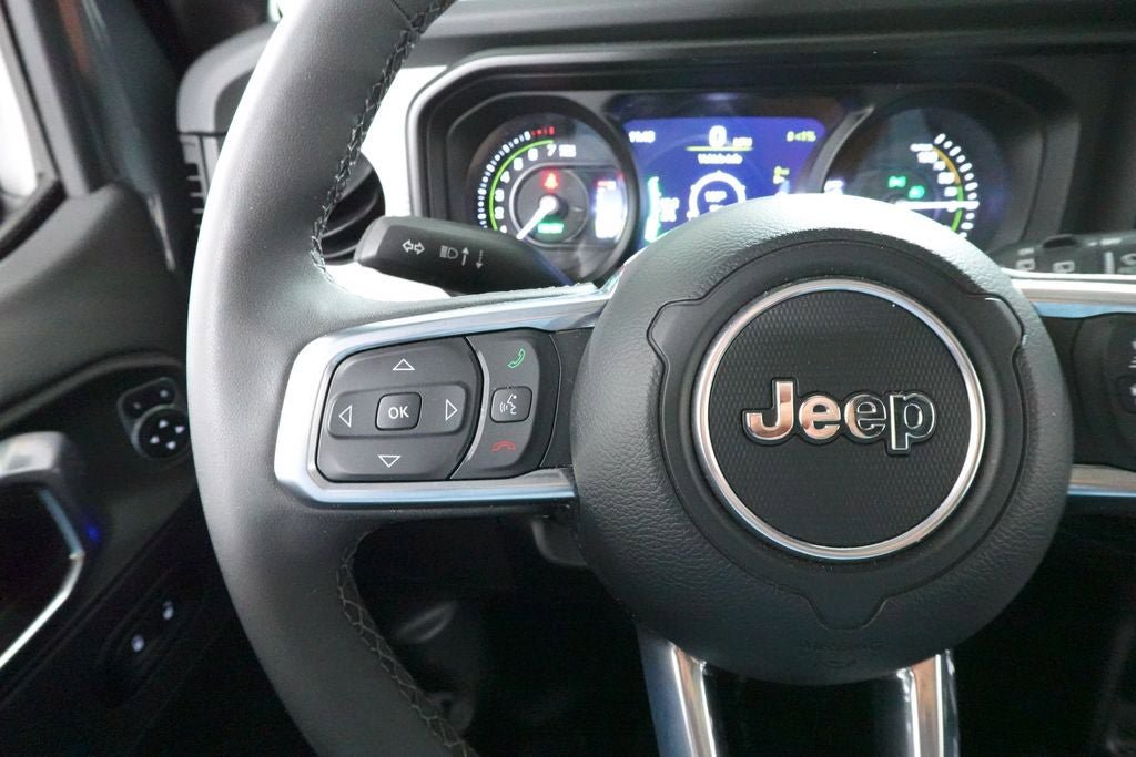 Used 2025 Jeep Wrangler Unlimited Sahara AWD/4WD image 11