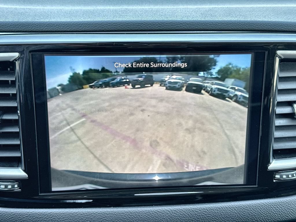 Used 2023 Chrysler Pacifica Touring-L FWD image 17