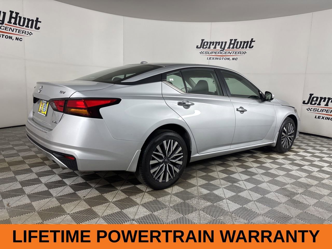 Used 2023 Nissan Altima 2.5 SV w/ SV Premium Package image 5