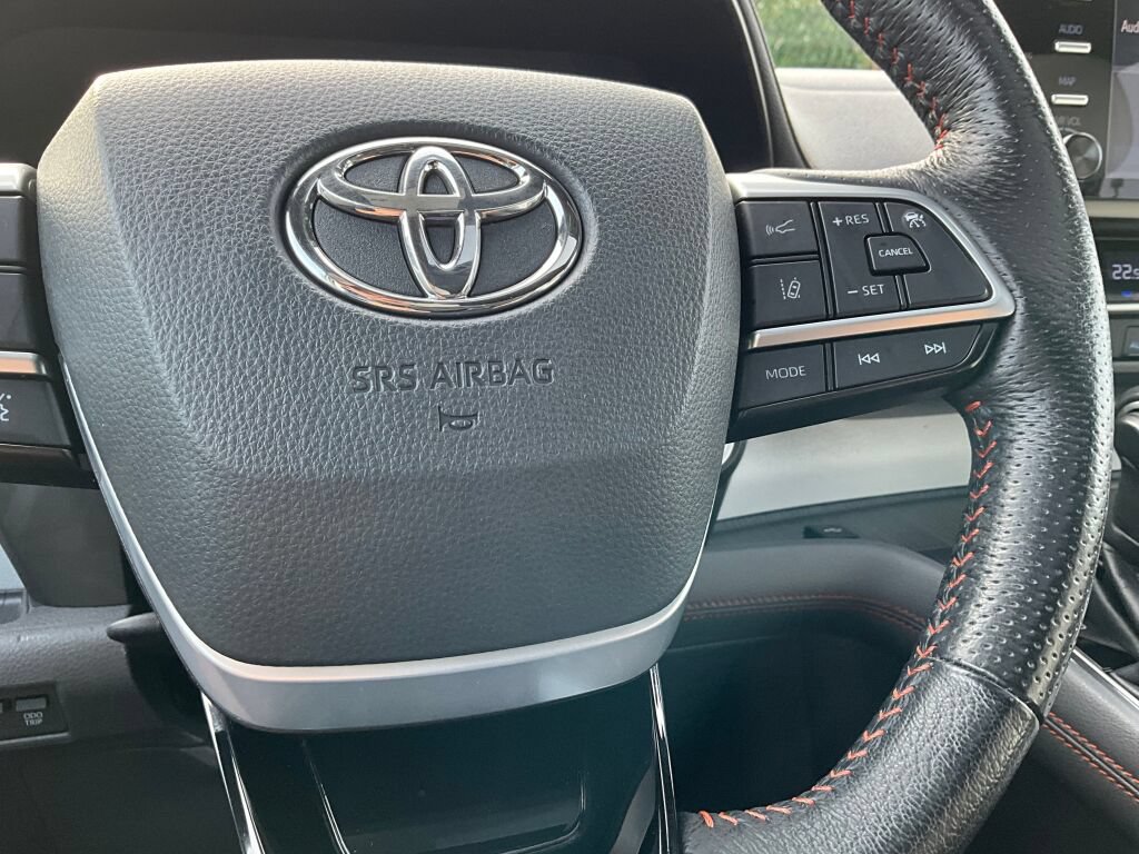 Used 2021 Toyota Sienna XSE FWD image 21