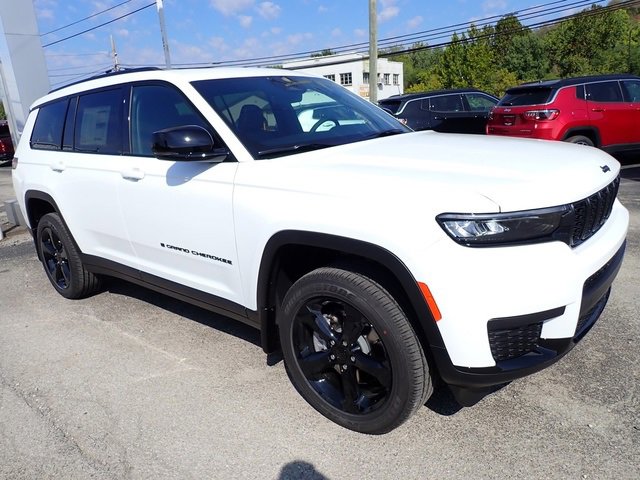 New 2025 Jeep Grand Cherokee L Altitude image 9