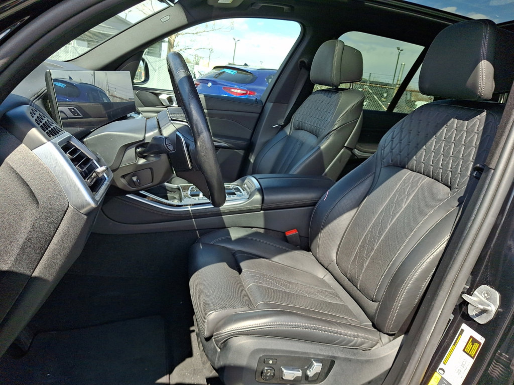 Used 2025 BMW X5 xDrive50e image 24