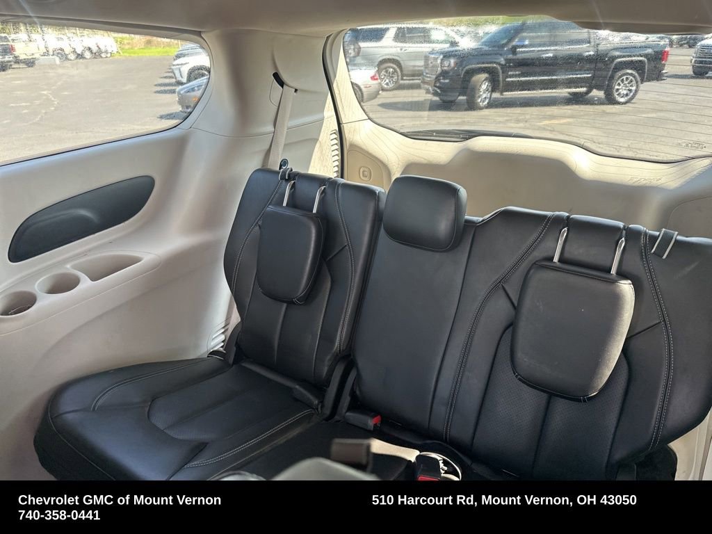 Used 2023 Chrysler Pacifica Touring-L image 17