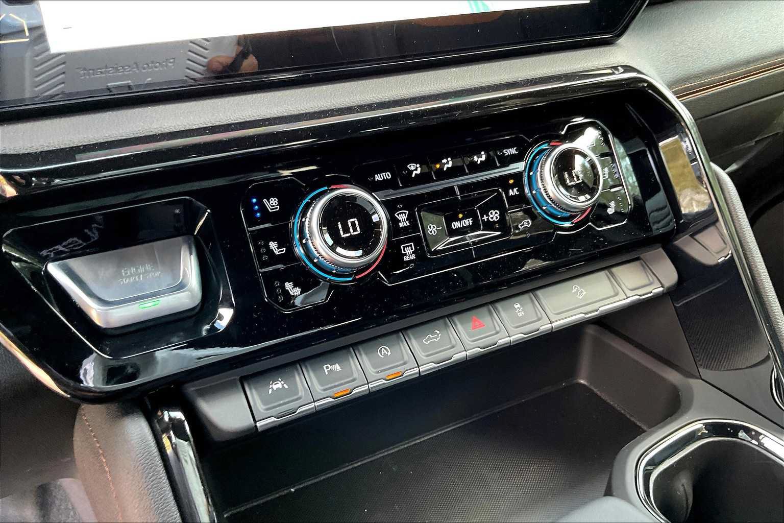 New 2025 GMC Sierra 1500 AT4 w/ AT4 Premium Package AWD/4WD image 15