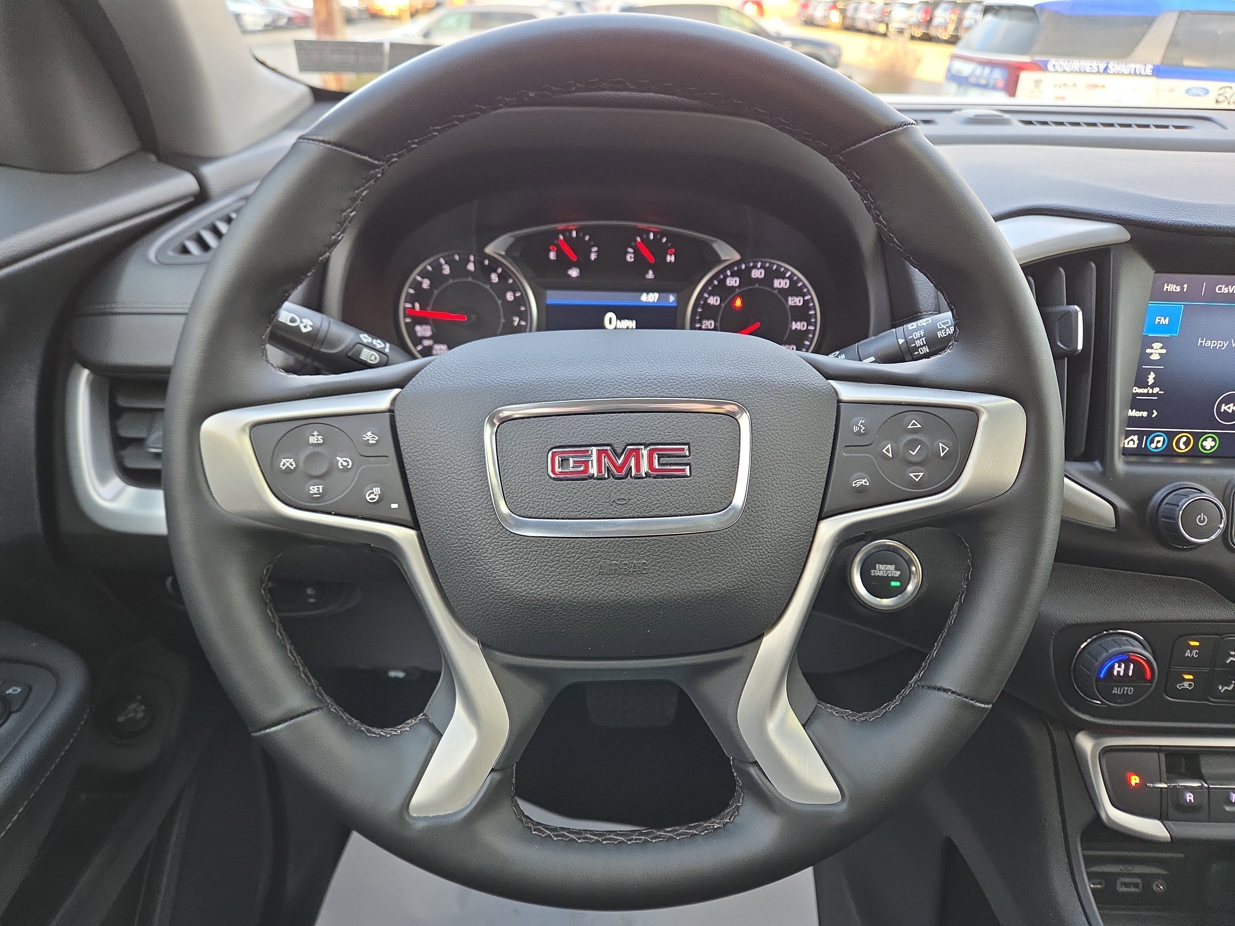 Used 2024 GMC Terrain SLT image 17