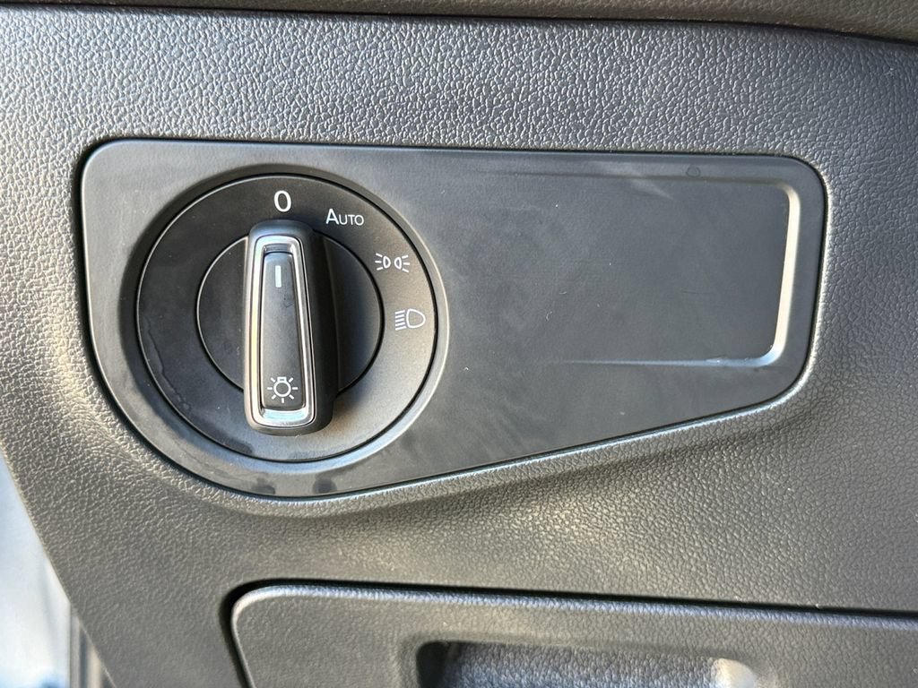 Used 2022 Volkswagen Tiguan SE w/ Panoramic Sunroof Package AWD/4WD image 18