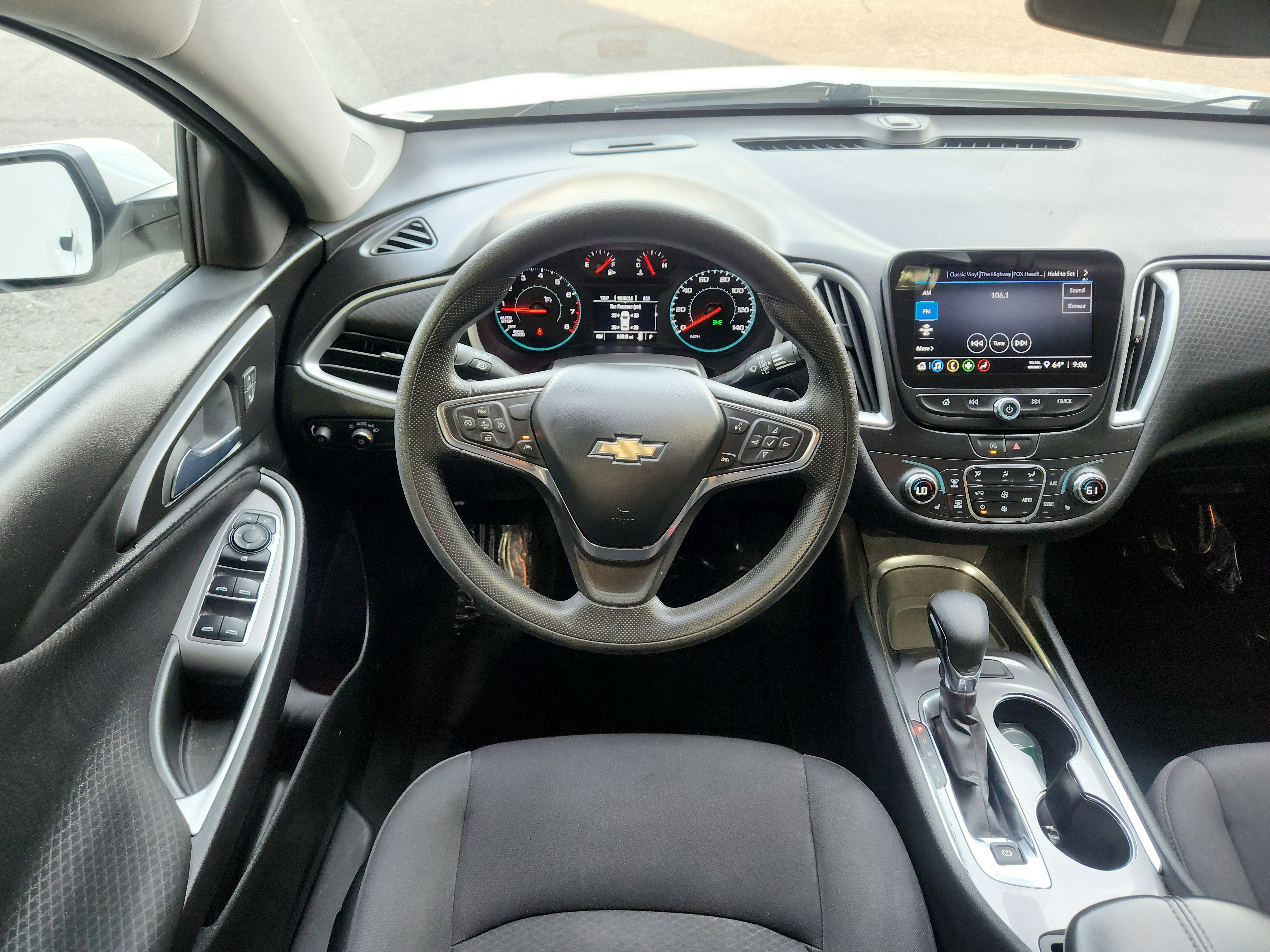 Used 2023 Chevrolet Malibu LT FWD image 16