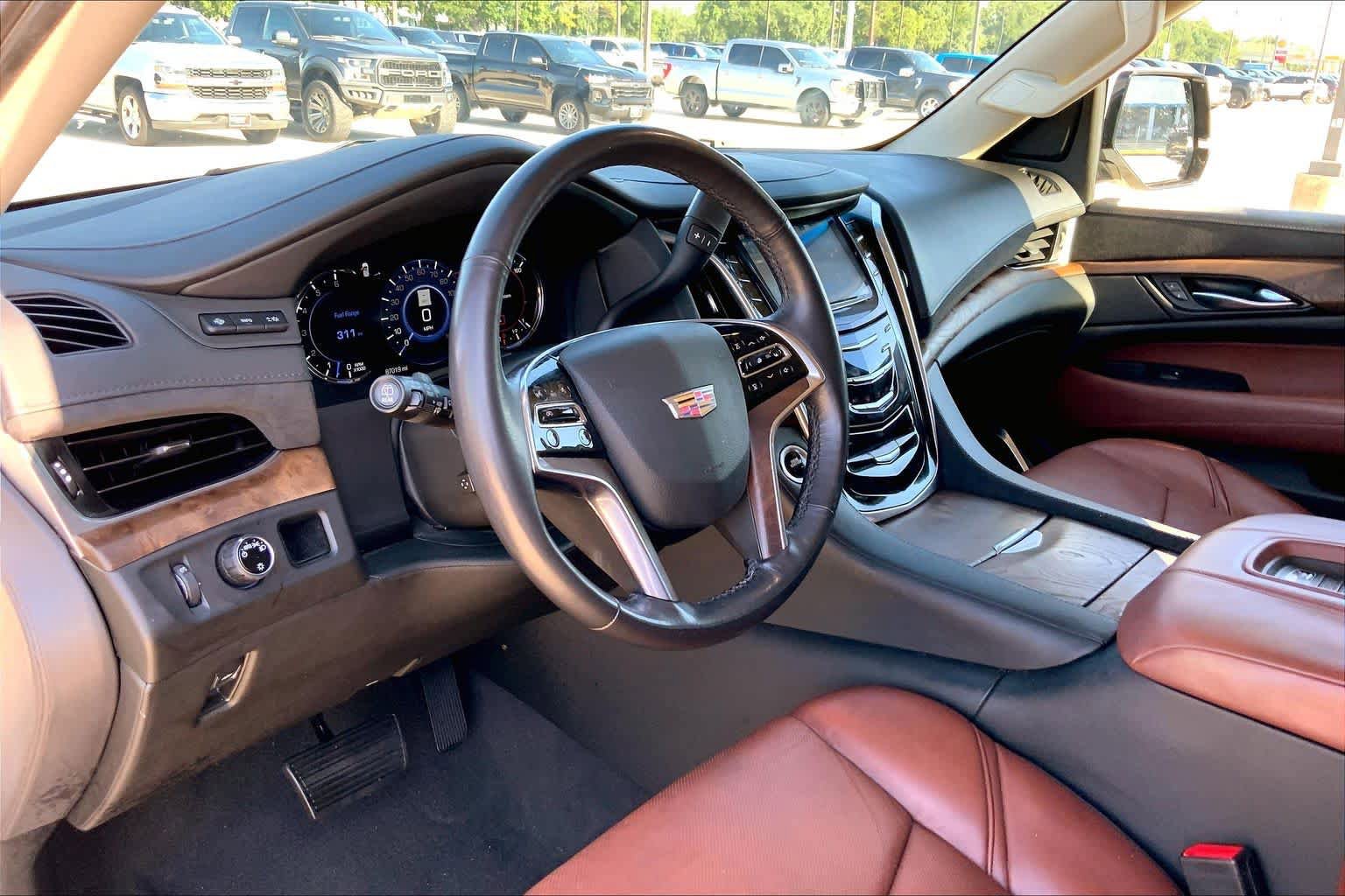 Used 2019 Cadillac Escalade Premium Luxury RWD image 18
