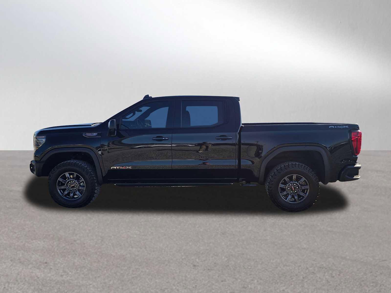 Used 2025 GMC Sierra 1500 AT4X image 6