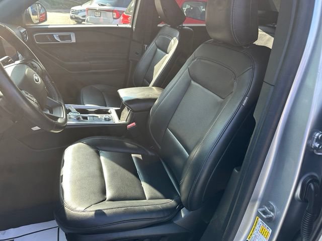 Used 2020 Ford Explorer XLT w/ Equipment Group 202A AWD/4WD image 25