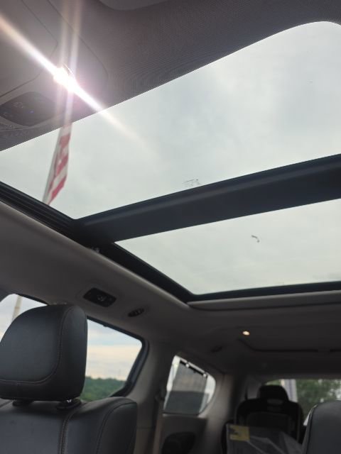 Used 2019 Chrysler Pacifica Touring-L Plus w/ Tire & Wheel Group FWD image 14