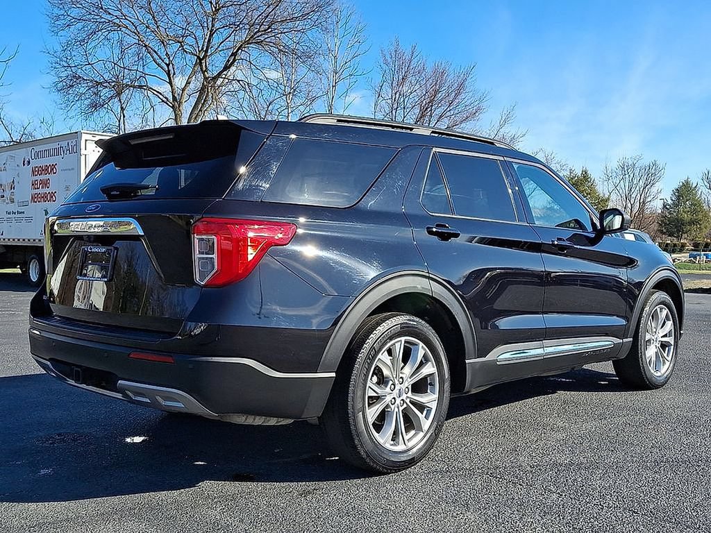 Used 2023 Ford Explorer XLT w/ Equipment Group 202A AWD/4WD image 9