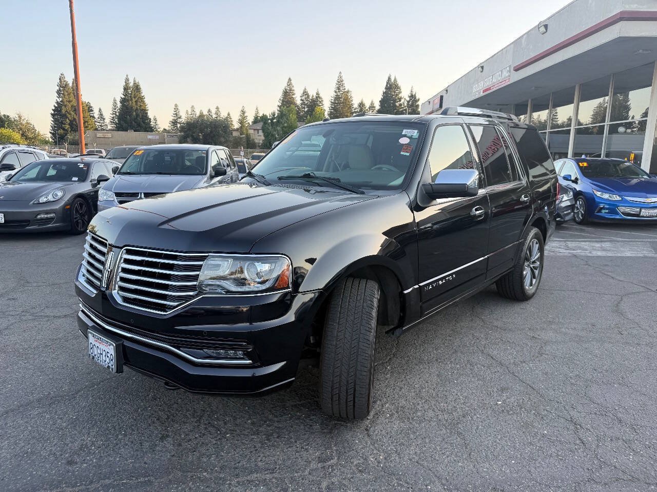 Used 2016 Lincoln Navigator Select AWD/4WD image 4