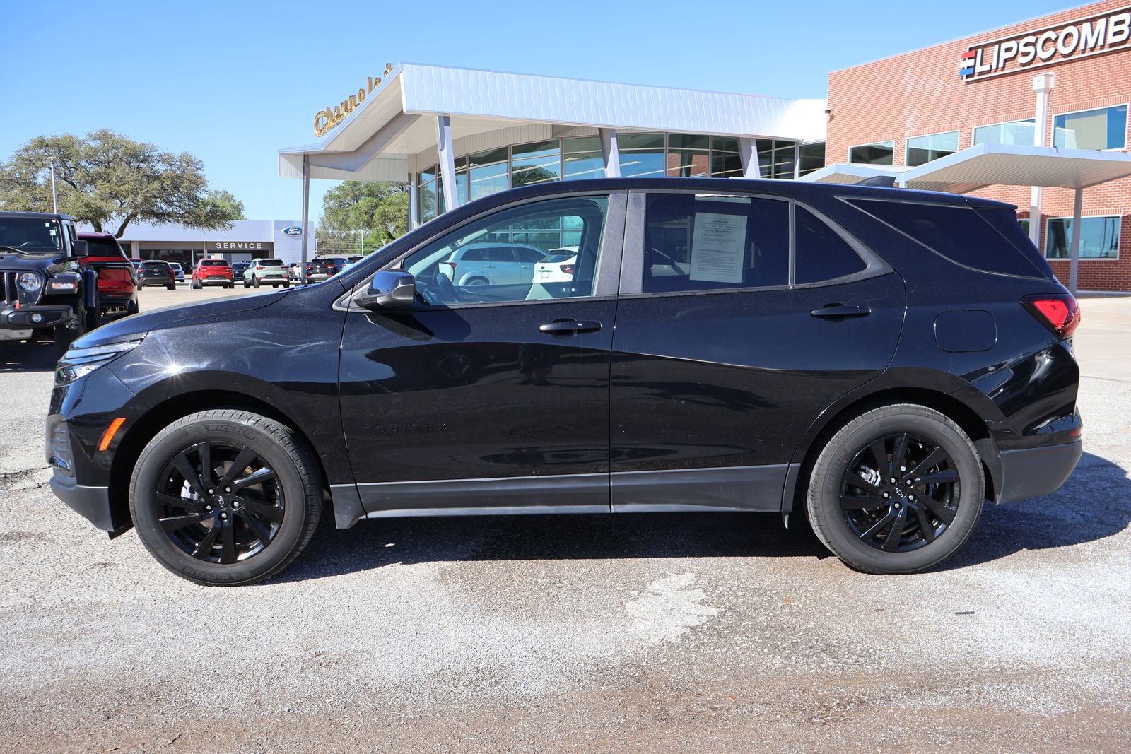 Used 2024 Chevrolet Equinox LS w/ LS Convenience Package FWD image 2